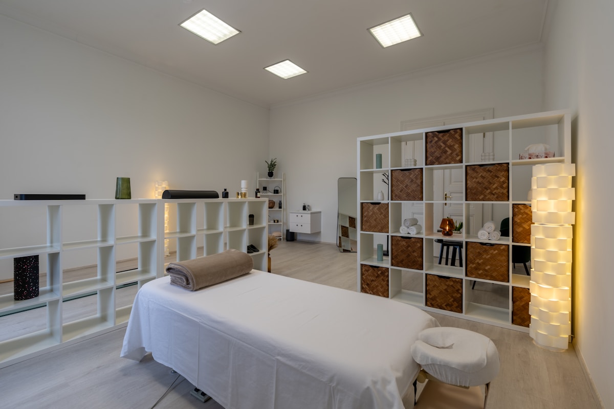 Cabinet d'ostéopathie — espace de soin lumineux